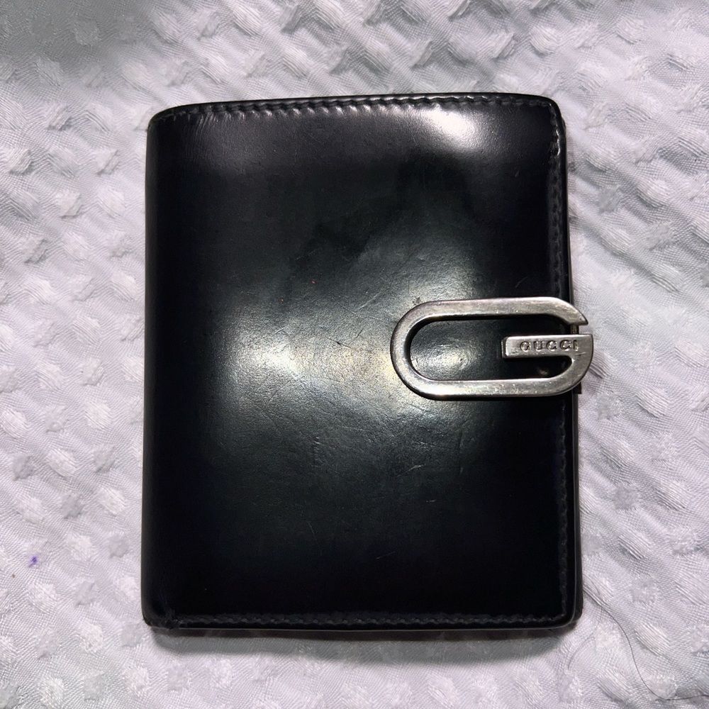 GUCCI Smooth Black Leather Bi Fold Wallet with G Clasp - Picture 12 of 16